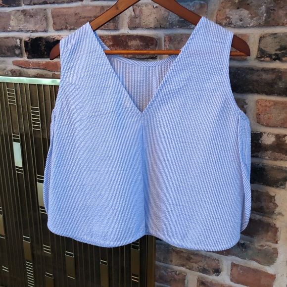 Winsome Seersucker Top - Picture 2 of 6